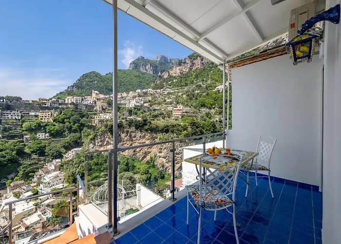 Santoro - De Vivo Realty דירה